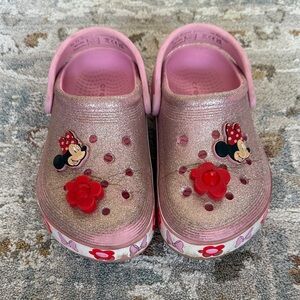 Disney Kids Glittery Pink Light Up Crocs with Minnie Mouse Theme